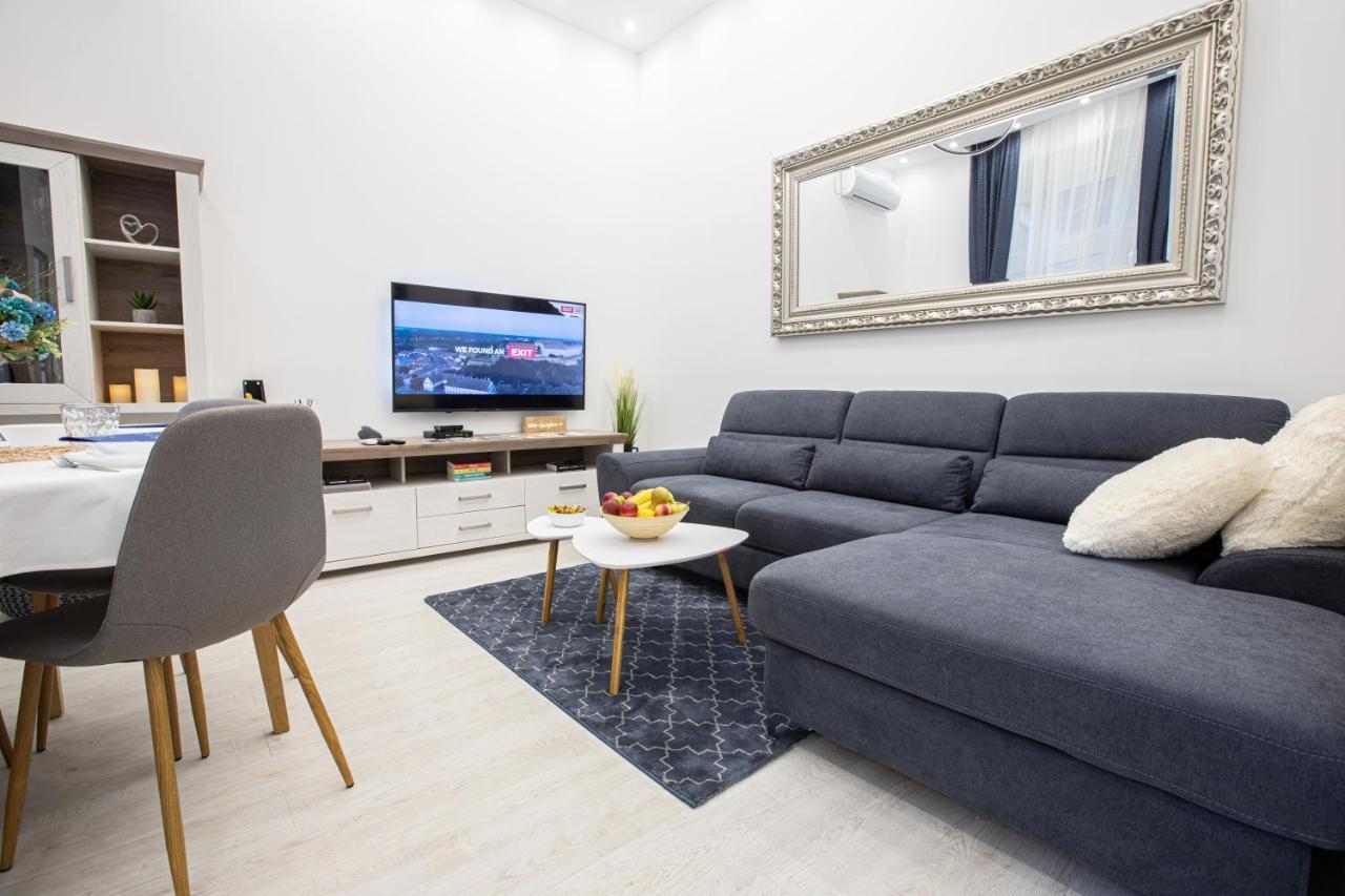 Theatre Square Apartments Νόβι Σαντ Εξωτερικό φωτογραφία