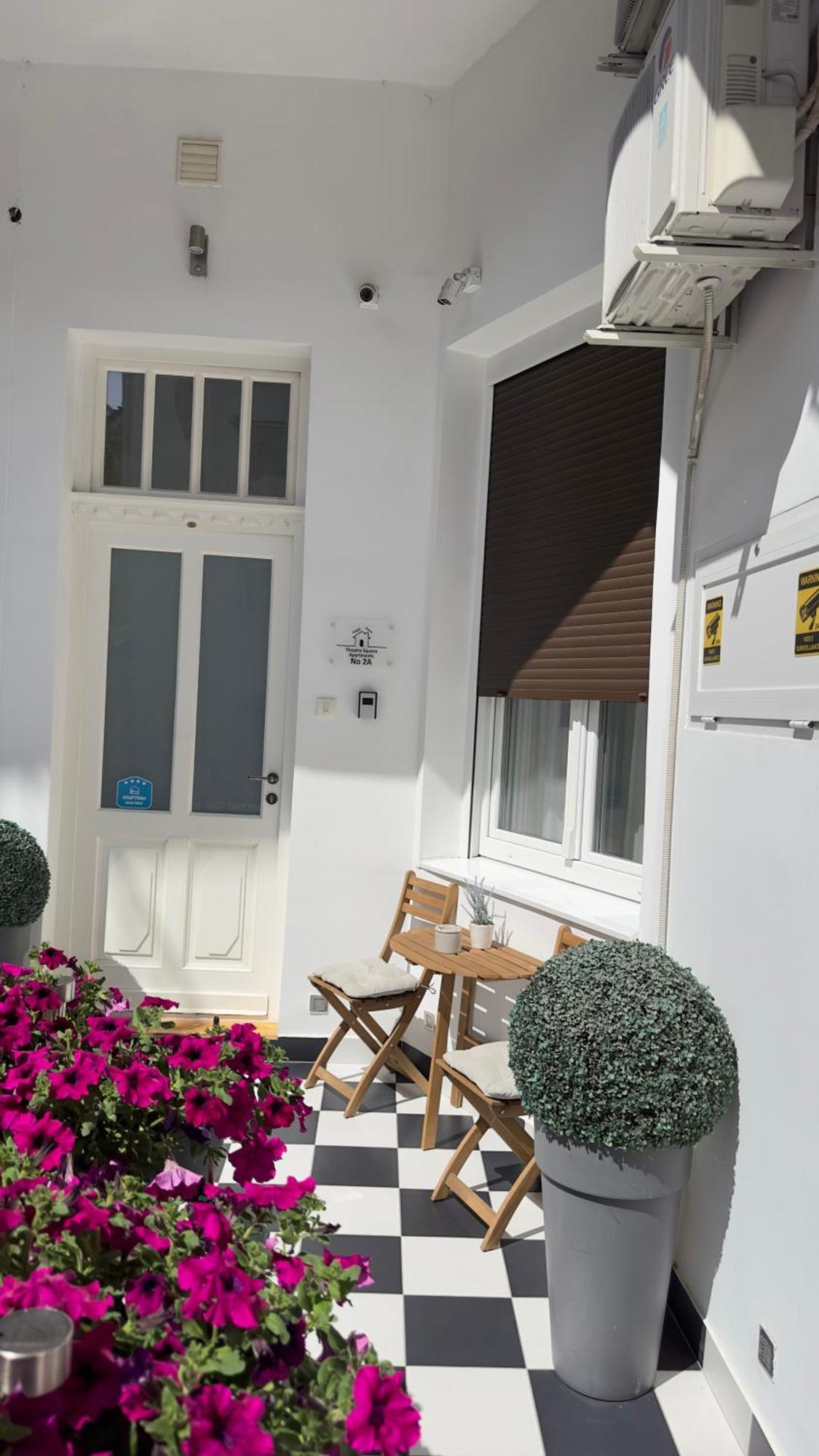 Theatre Square Apartments Νόβι Σαντ Εξωτερικό φωτογραφία